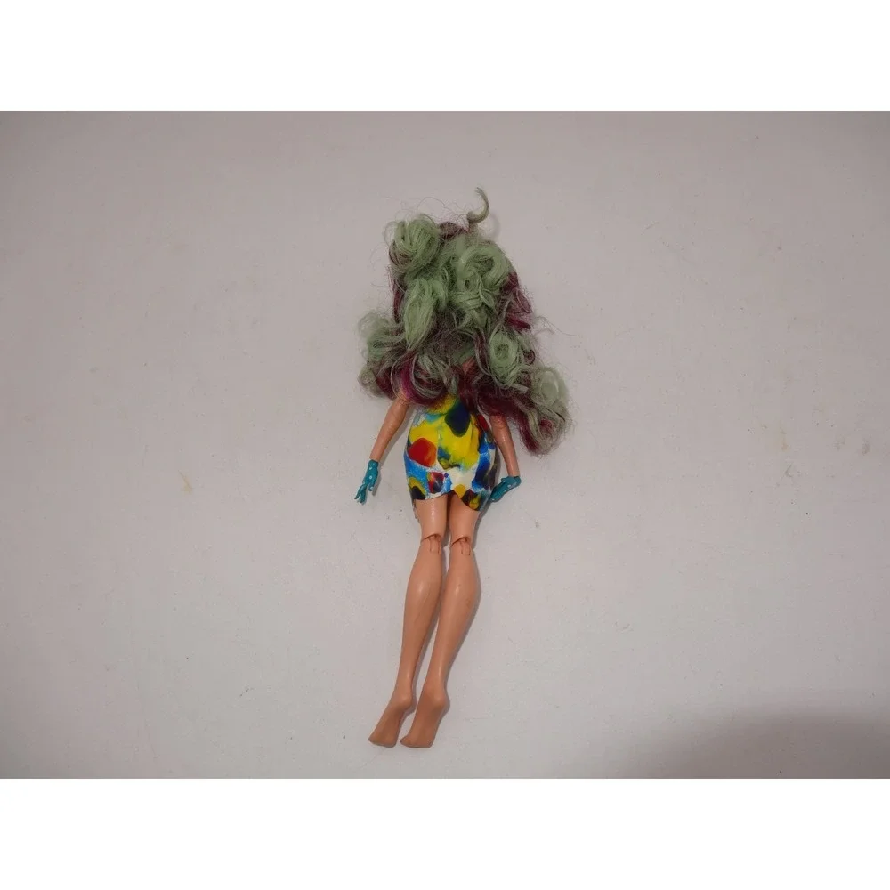 Ever‎ After High Madeline Hatter  2012 blue hands, long hair